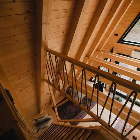 Matratea Elvonulohaz * Parád