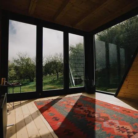 Matratea Elvonulohaz * Parád